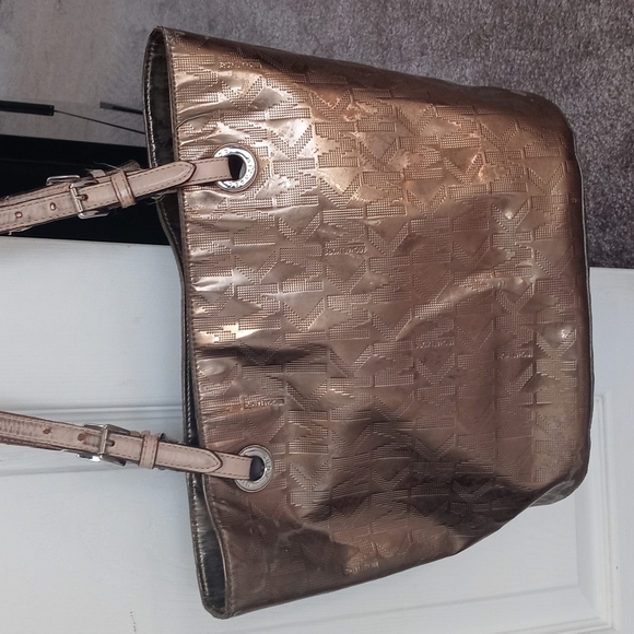 Michael Kors shiney gold bag - Picture 4 of 14